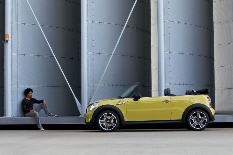  Mini Cooper S Cabrio 2009 года  (фото 4 из 130)